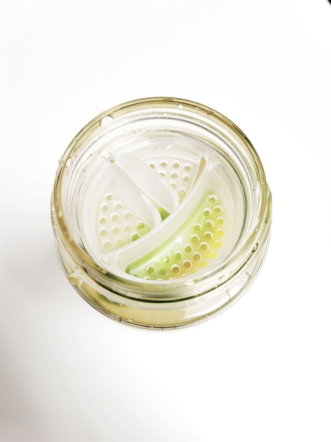 Splasí Daily Wellness Bottle with Strainer