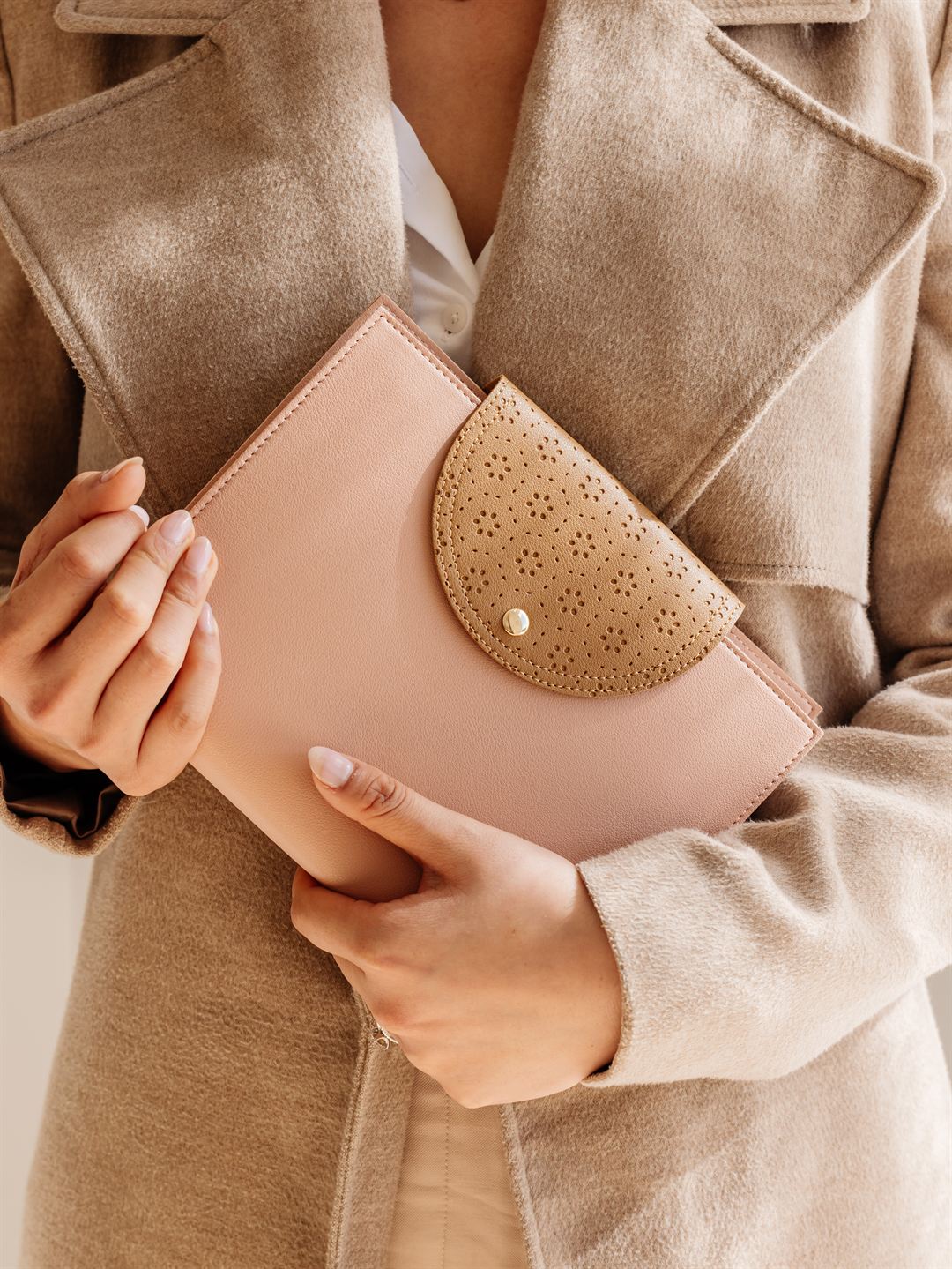 Compendium- Medium - Blush - Floral